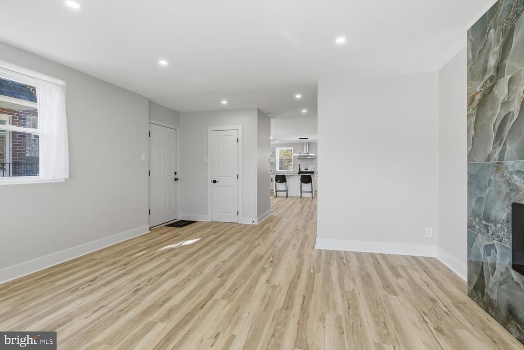 937 E GORGAS LANE