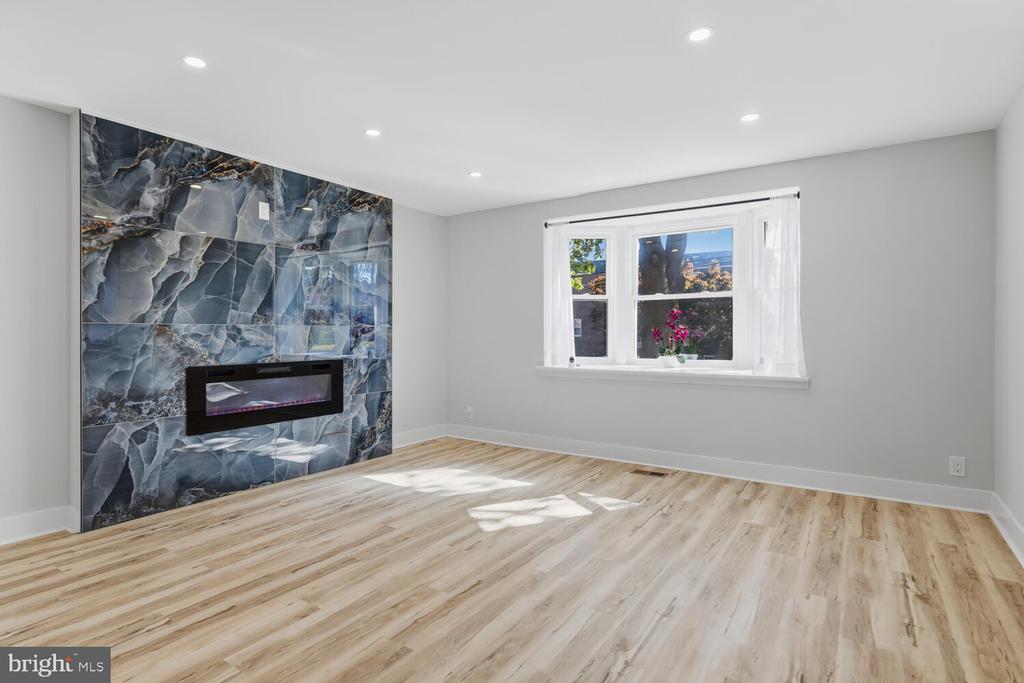 937 E GORGAS LANE