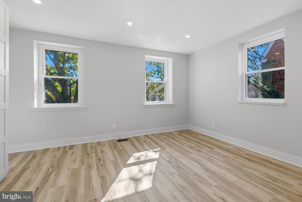 937 E GORGAS LANE