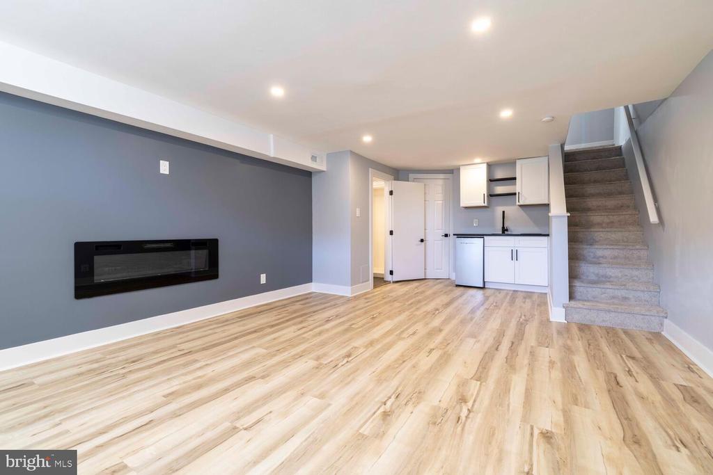 937 E GORGAS LANE