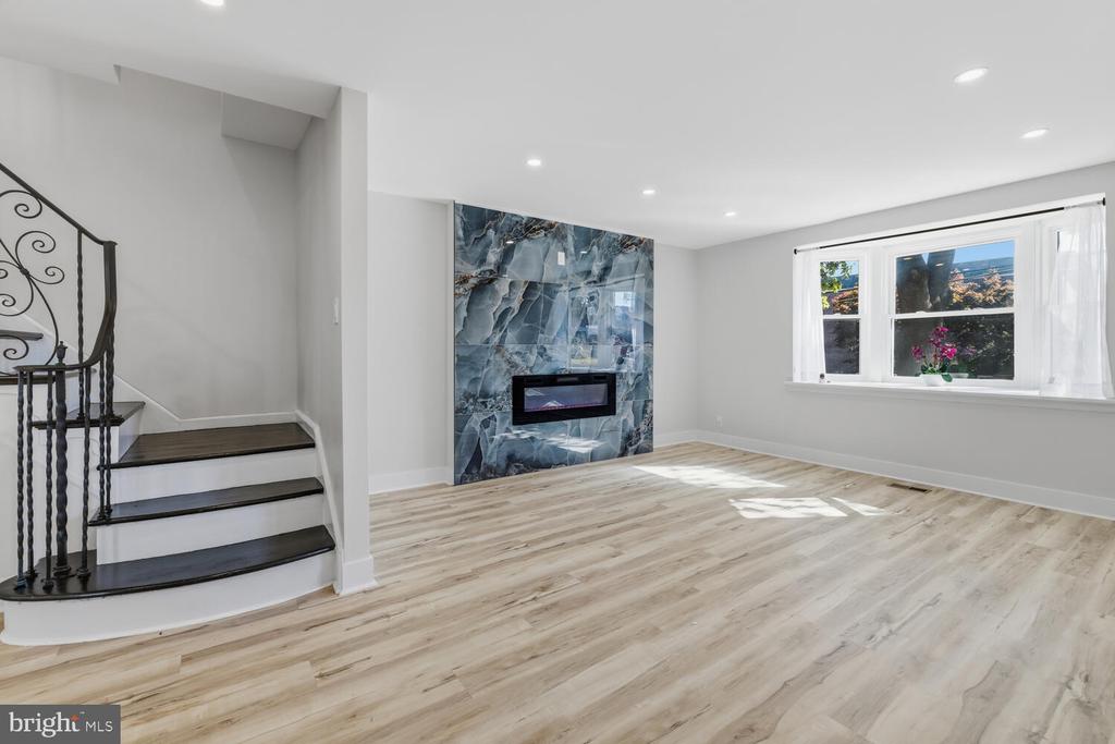937 E GORGAS LANE