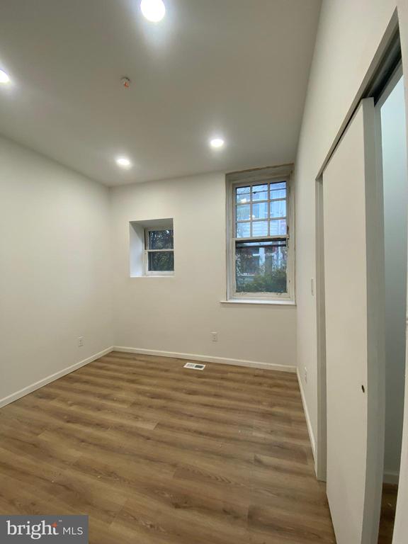 260 W JOHNSON STREET 2L