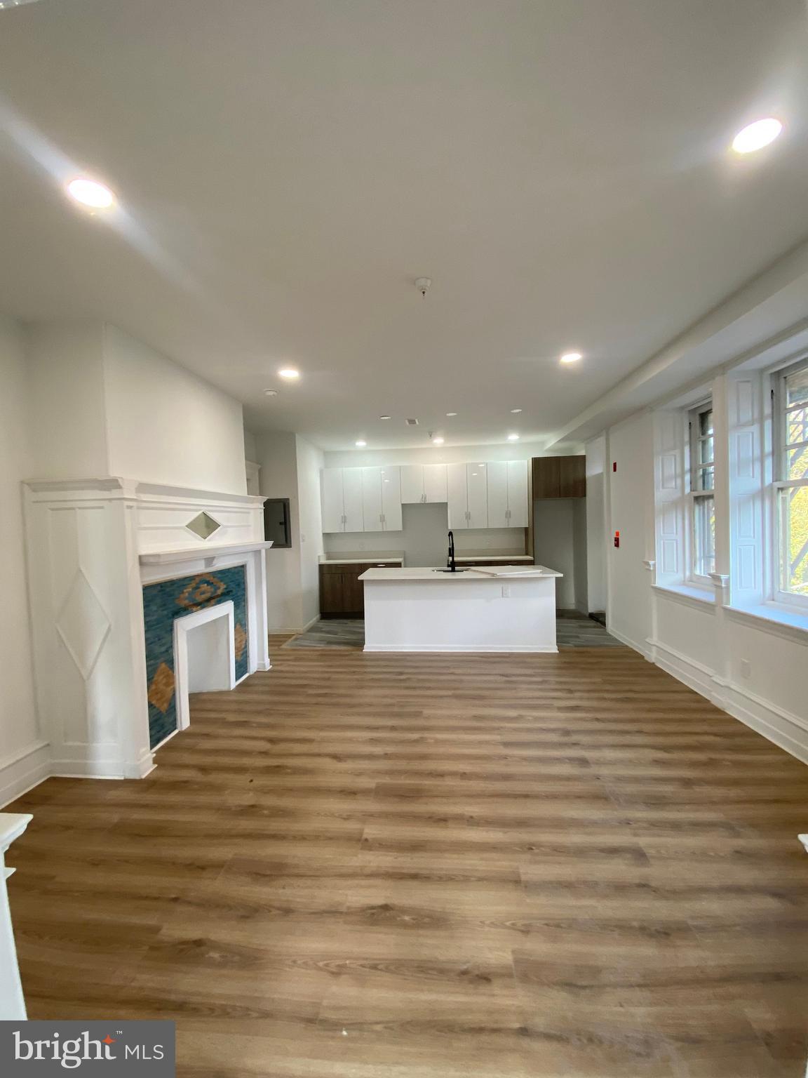 260 W JOHNSON STREET 2L