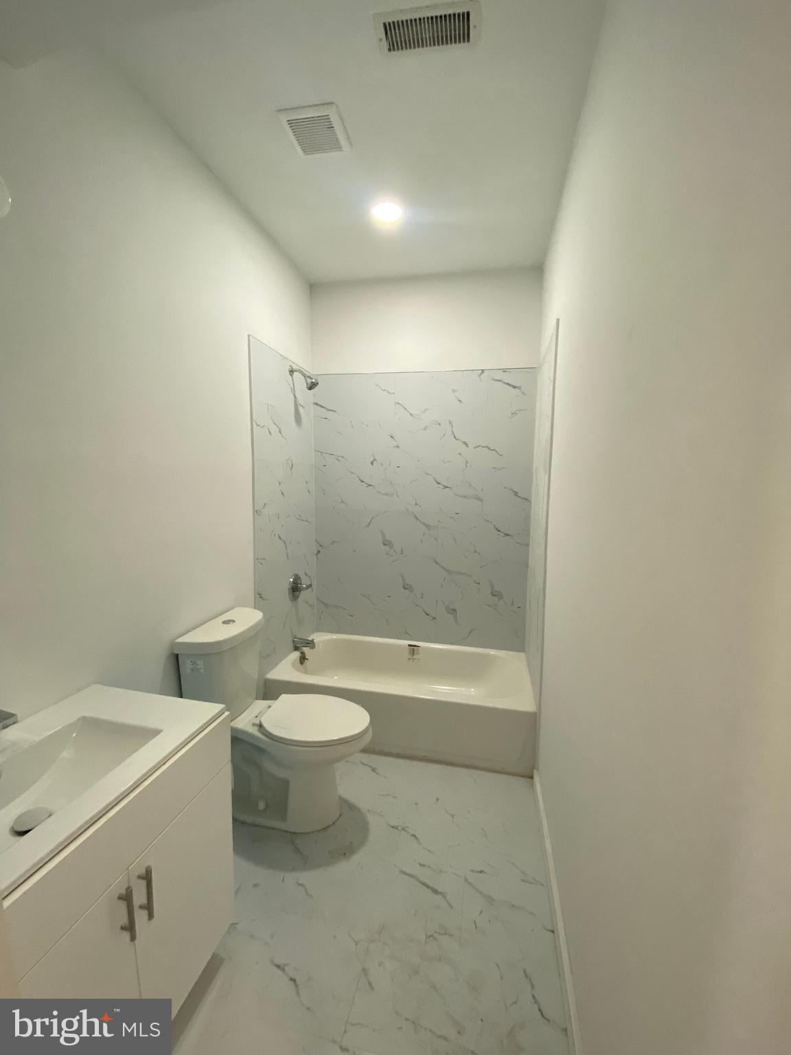 260 W JOHNSON STREET 2L