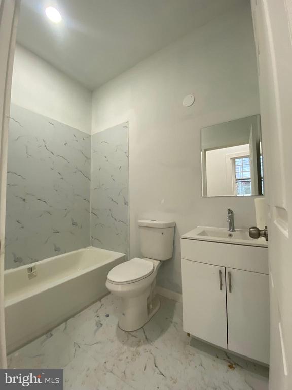 260 W JOHNSON STREET 2L