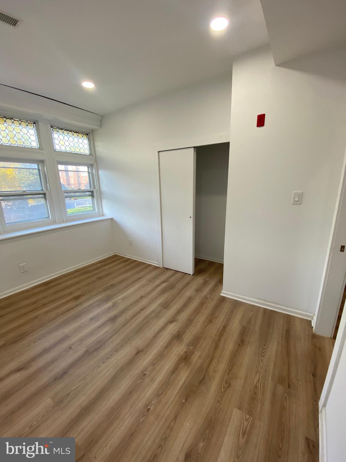 260 W JOHNSON STREET 2L