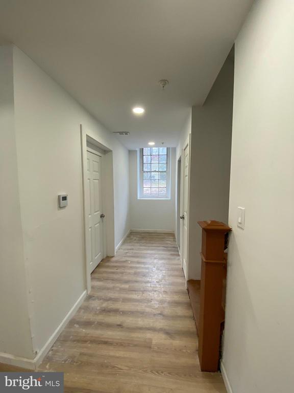 260 W JOHNSON STREET 7