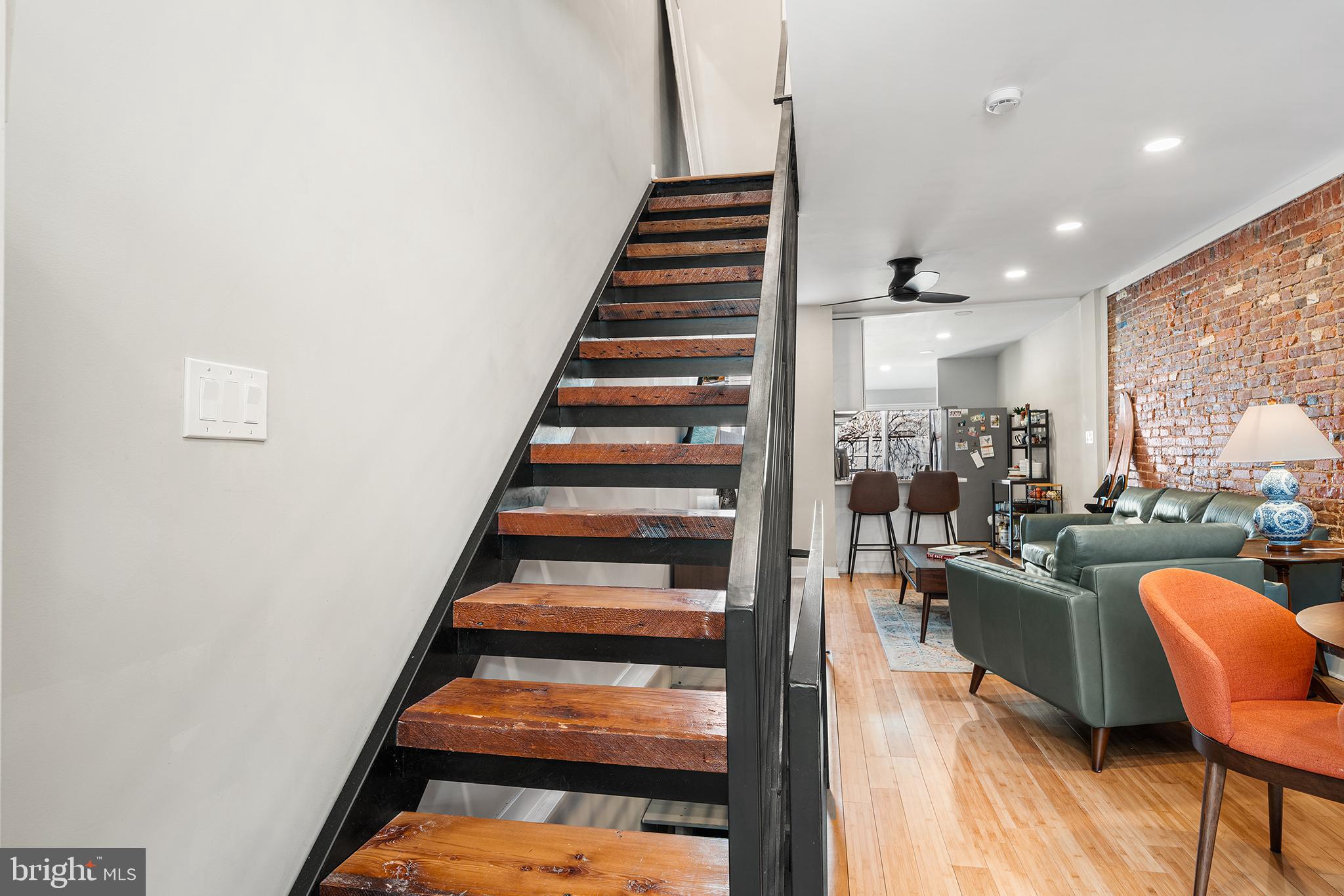 2037 E FLETCHER STREET