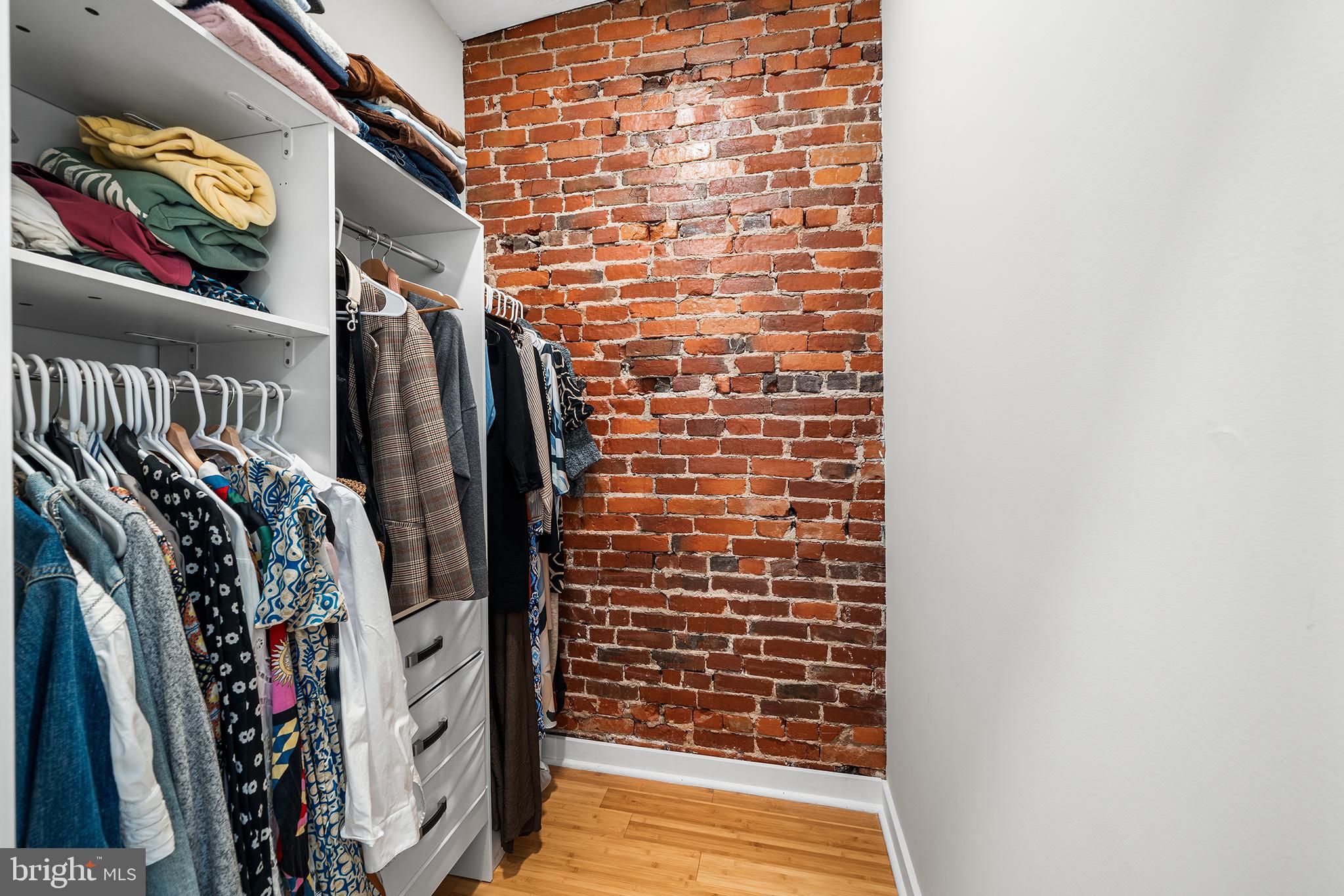 2037 E FLETCHER STREET