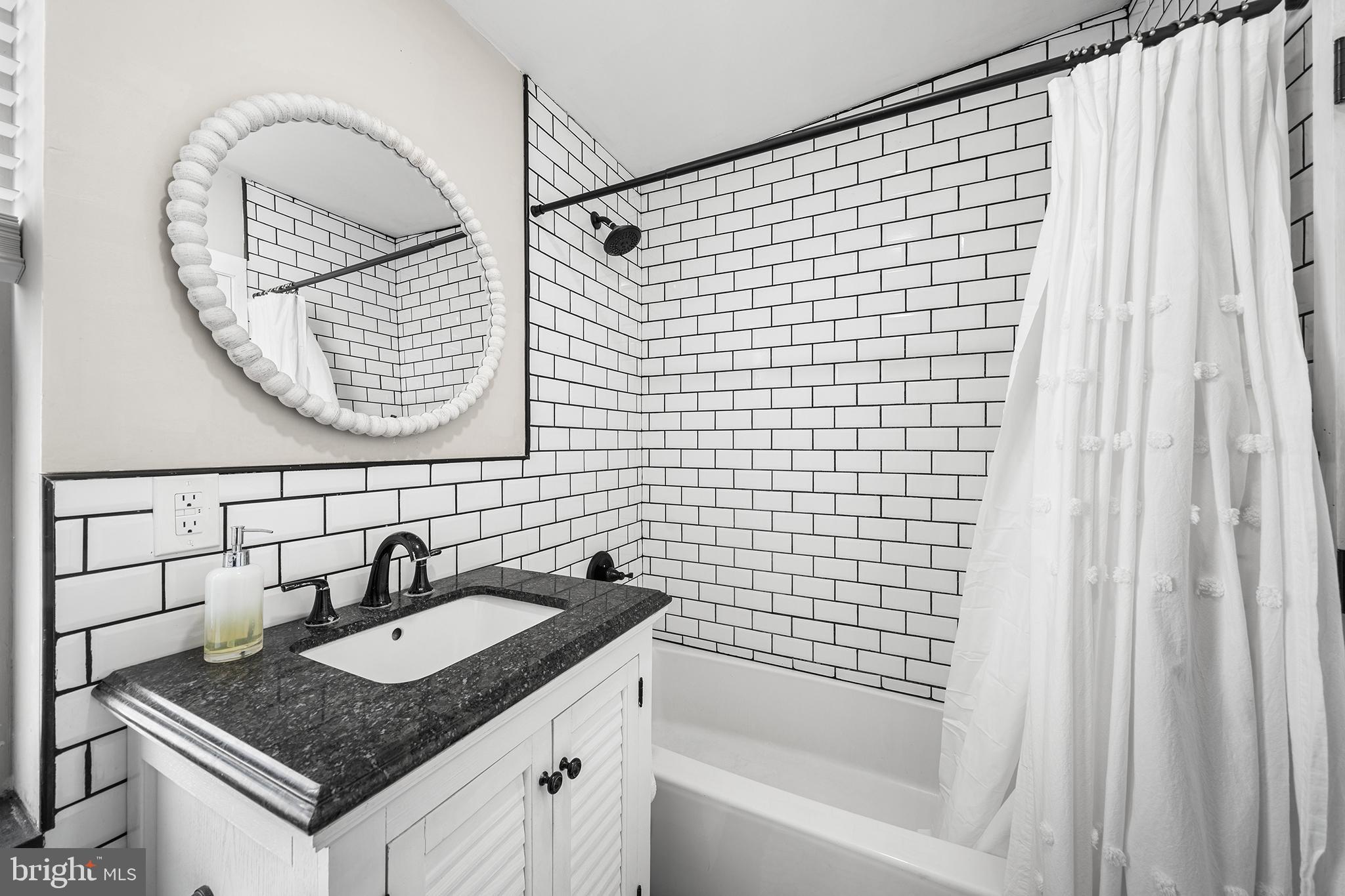 2037 E FLETCHER STREET