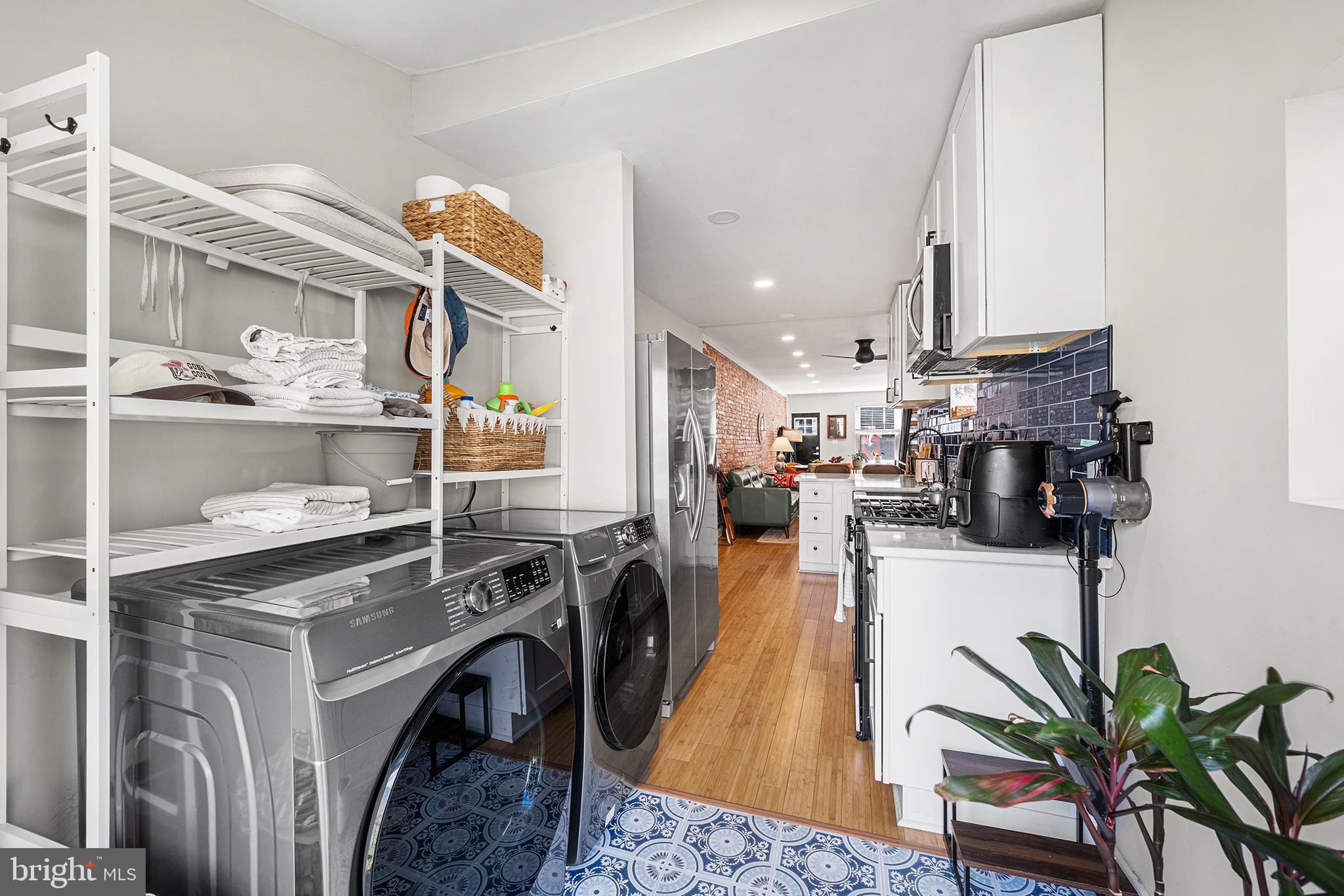 2037 E FLETCHER STREET