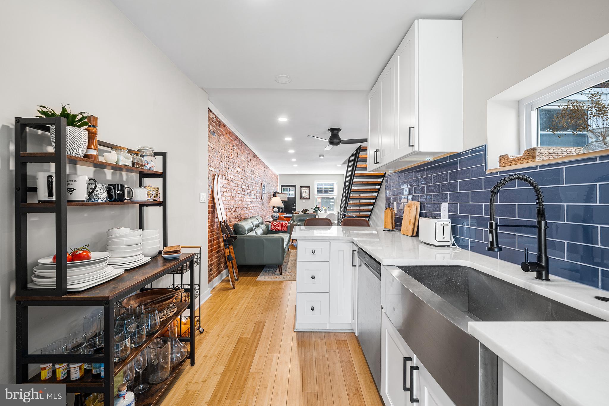 2037 E FLETCHER STREET