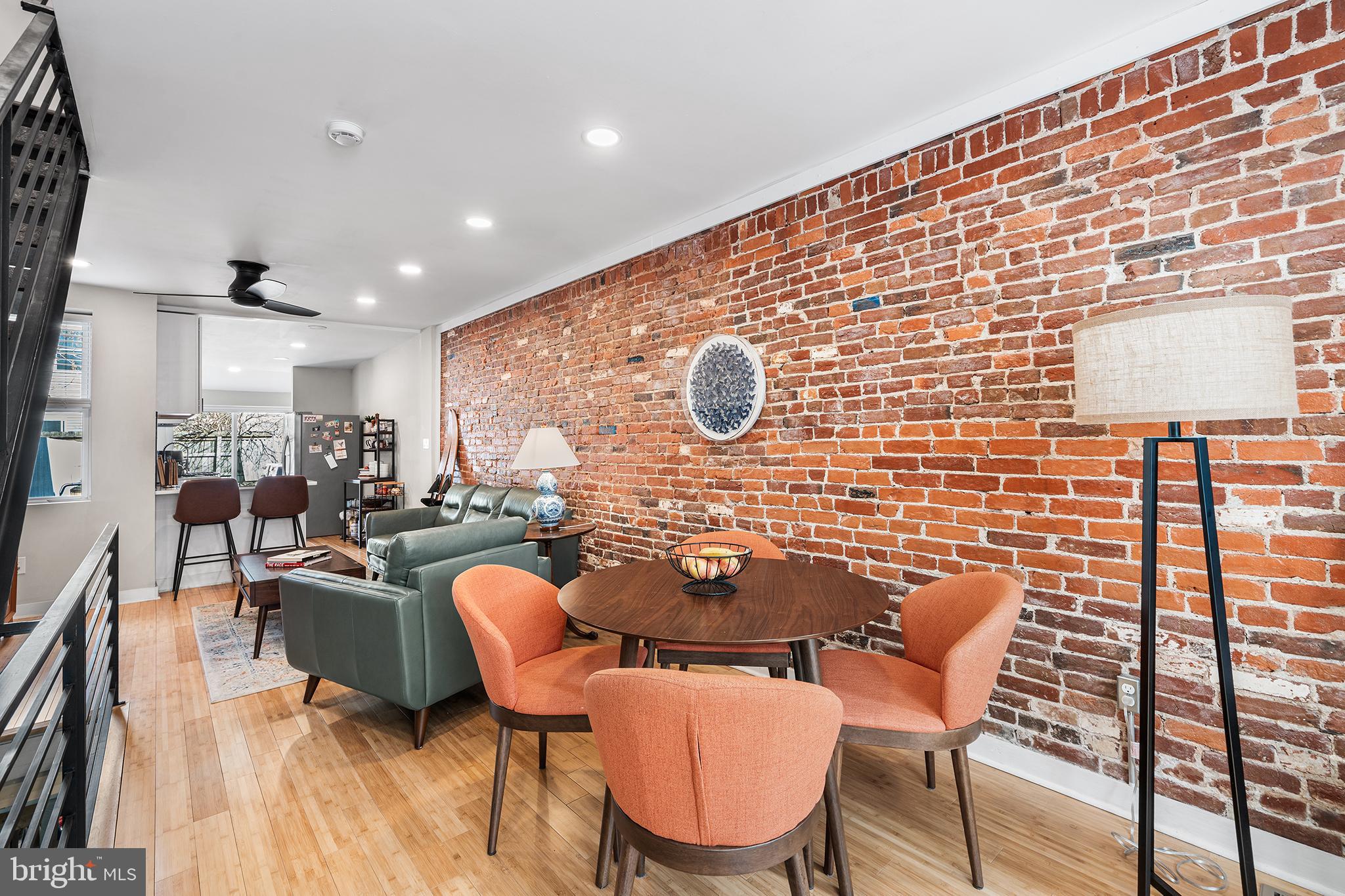 2037 E FLETCHER STREET