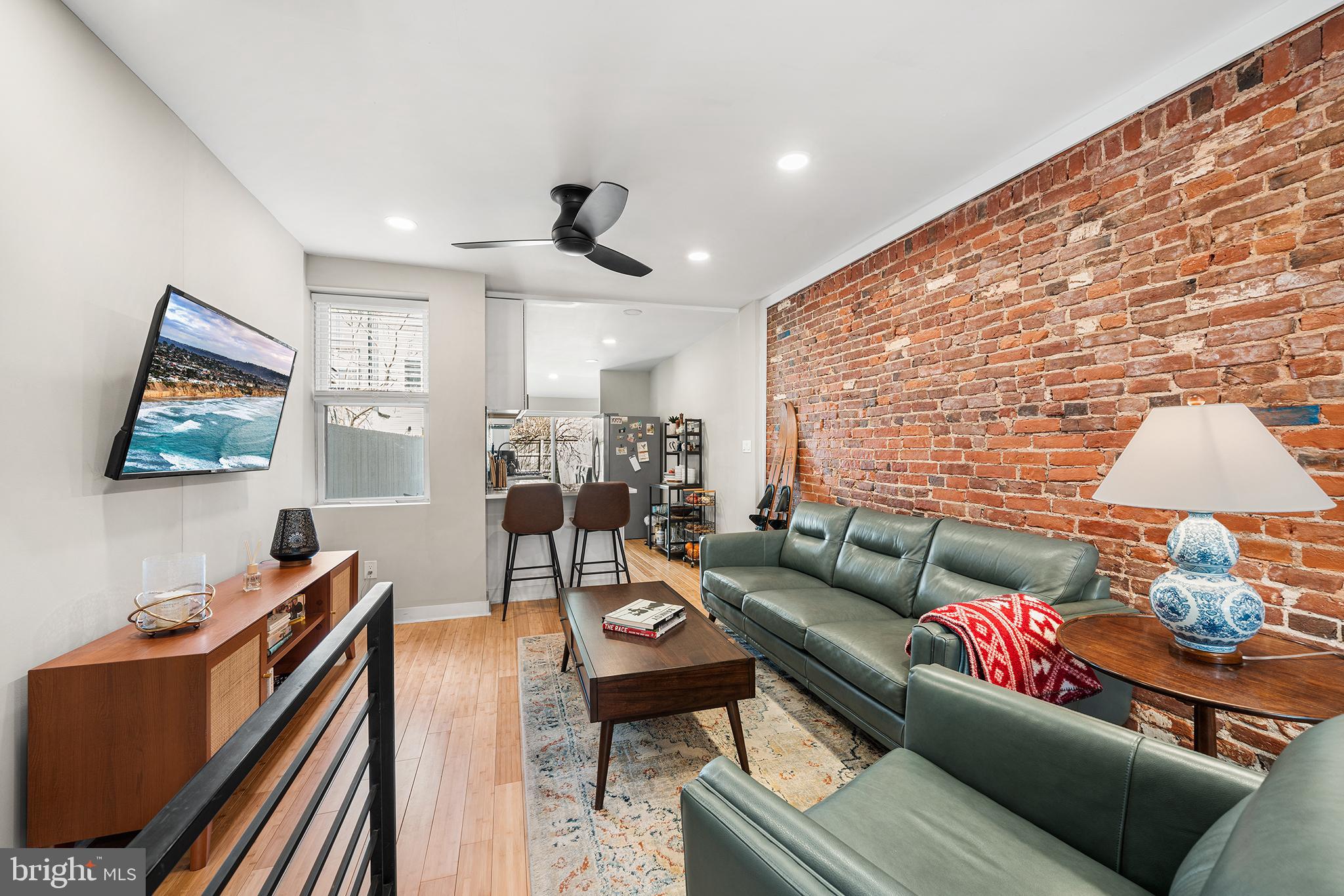 2037 E FLETCHER STREET