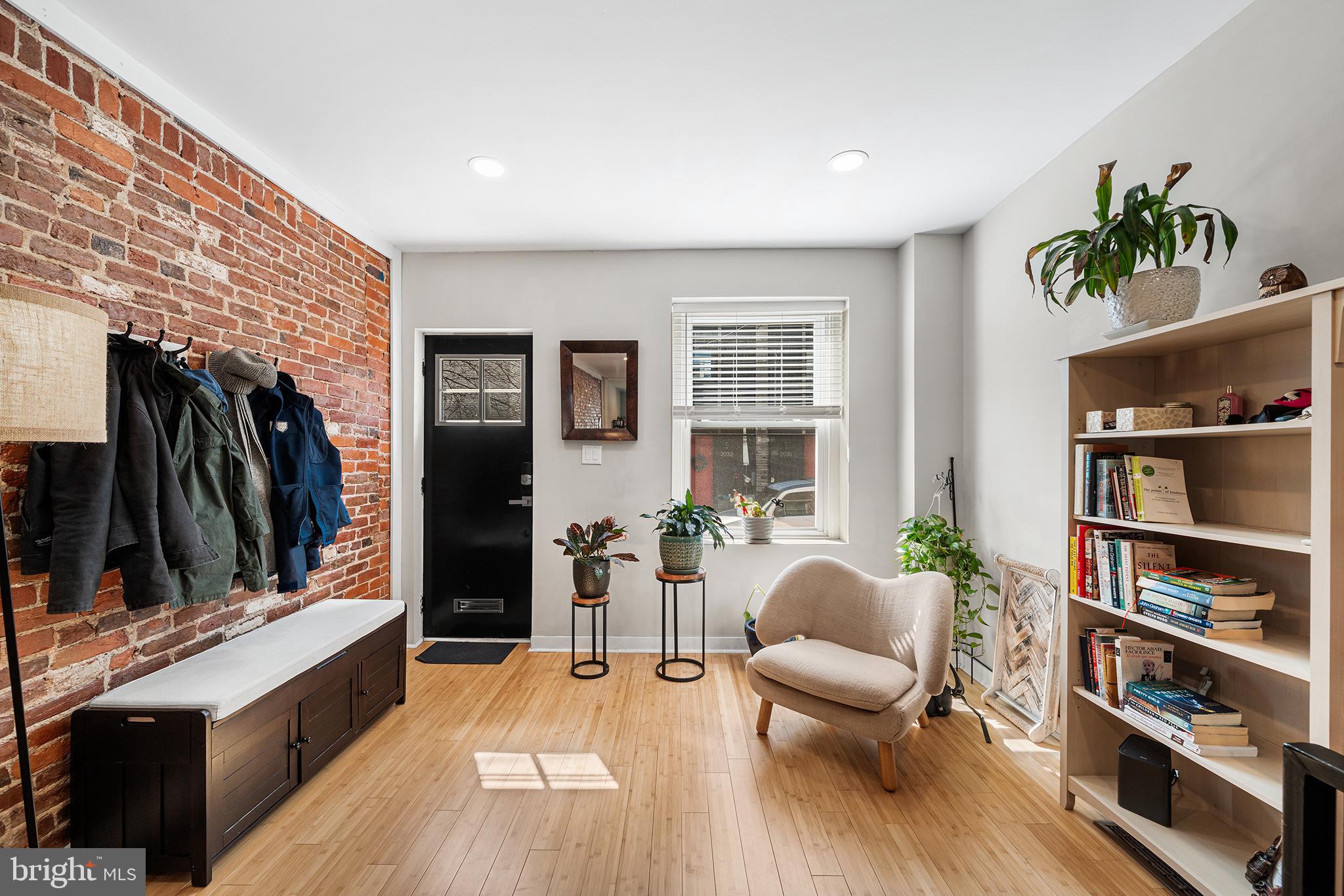 2037 E FLETCHER STREET