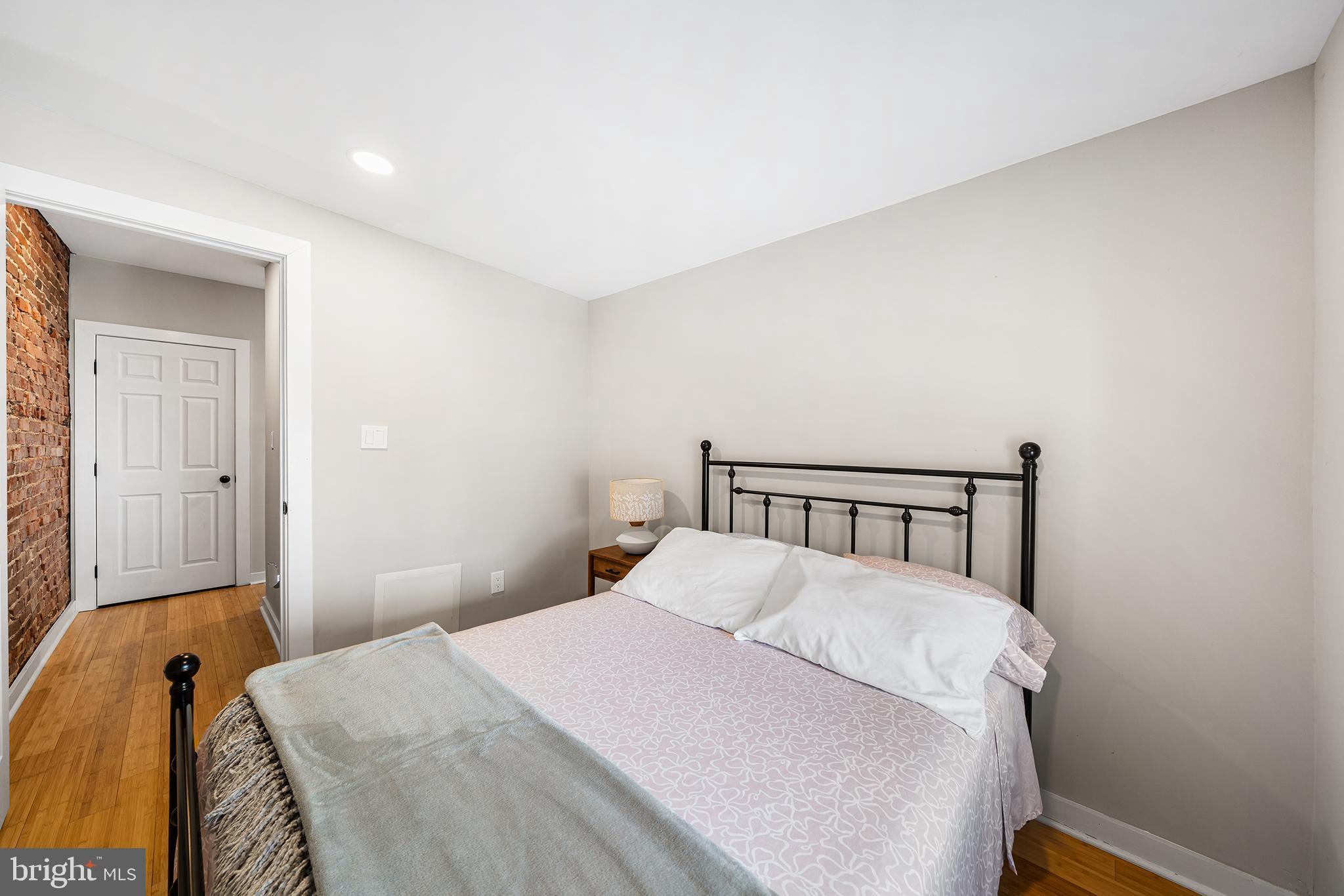 2037 E FLETCHER STREET