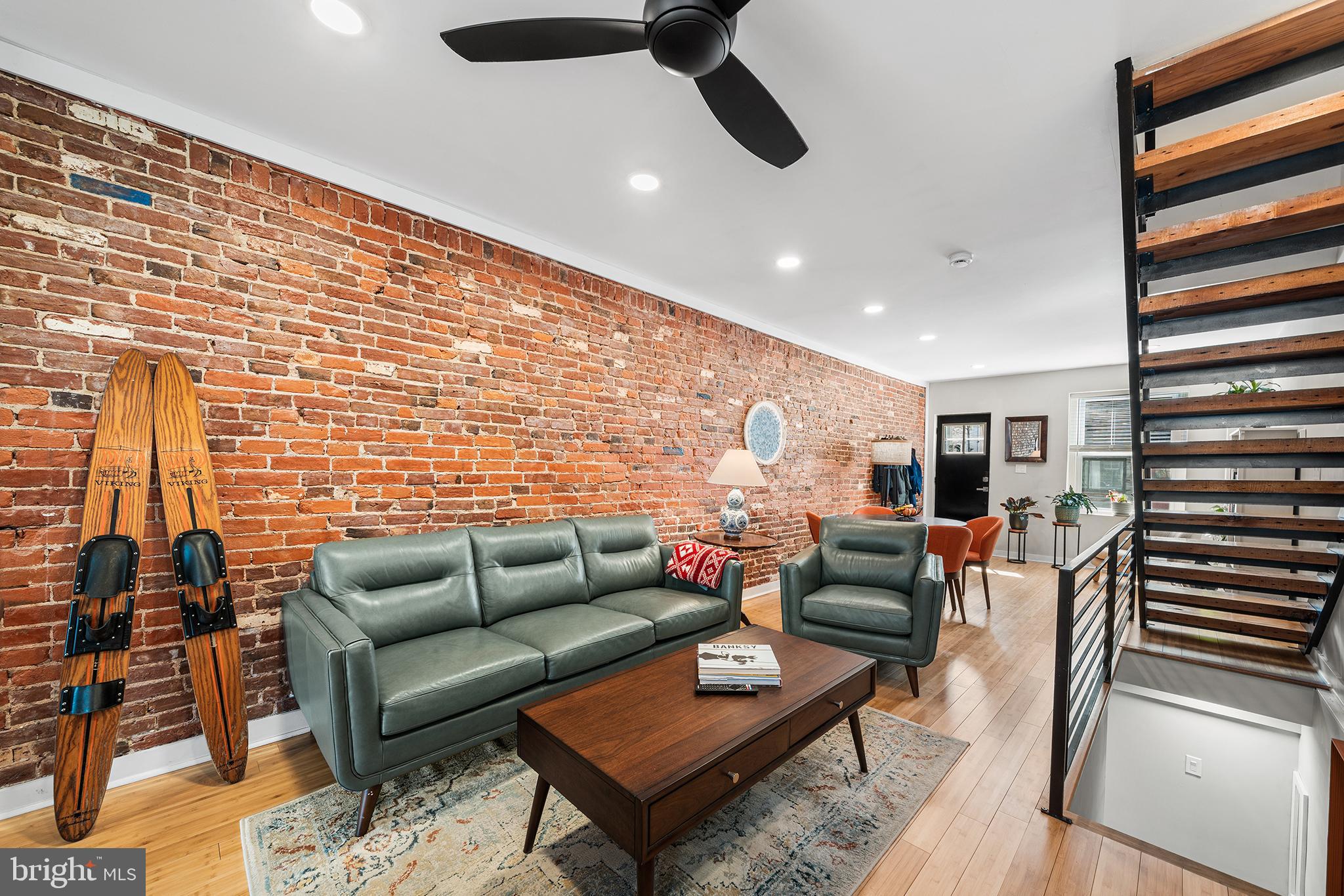 2037 E FLETCHER STREET