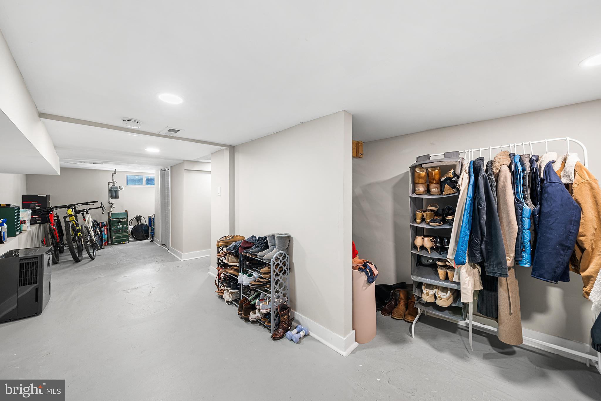 2037 E FLETCHER STREET