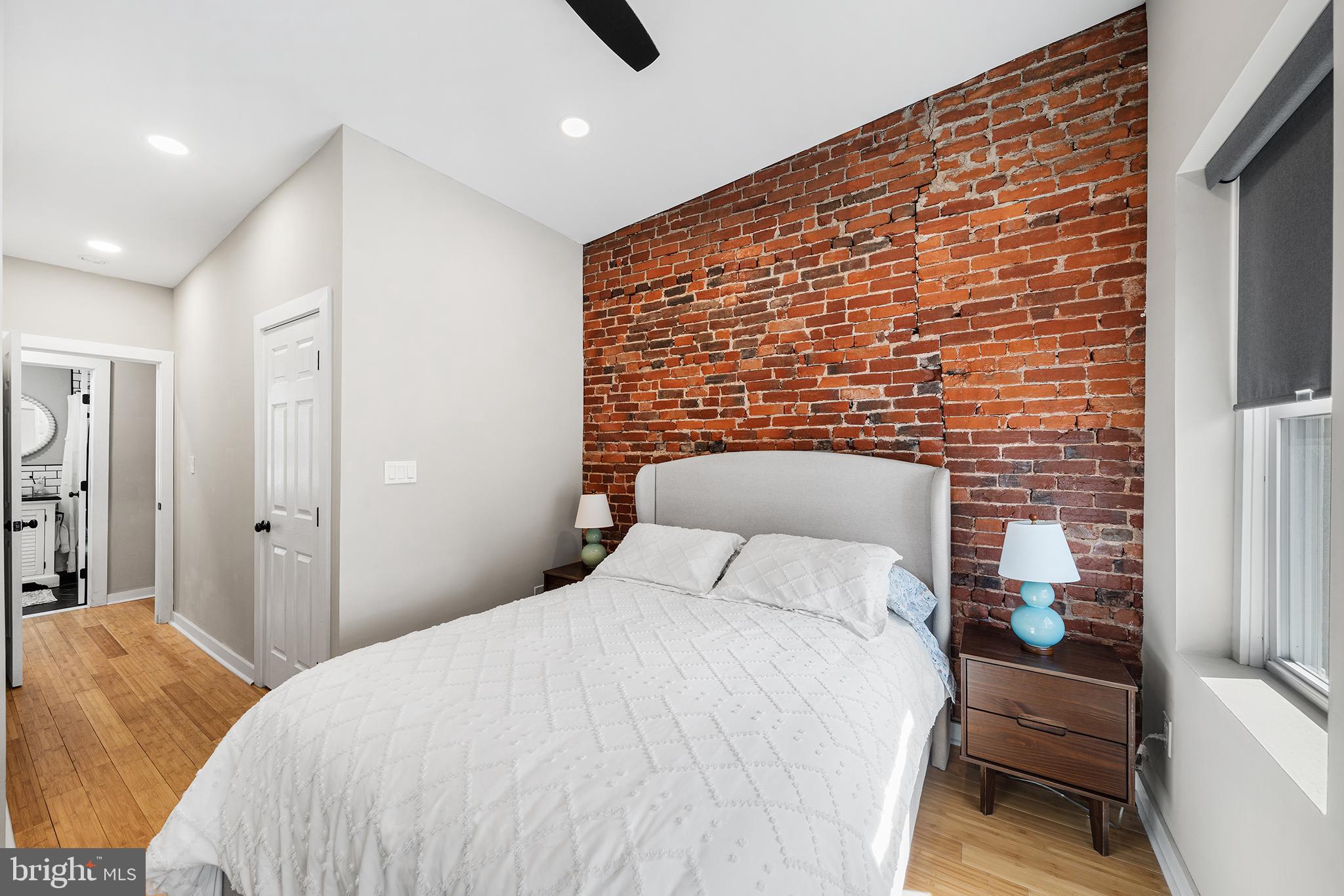 2037 E FLETCHER STREET