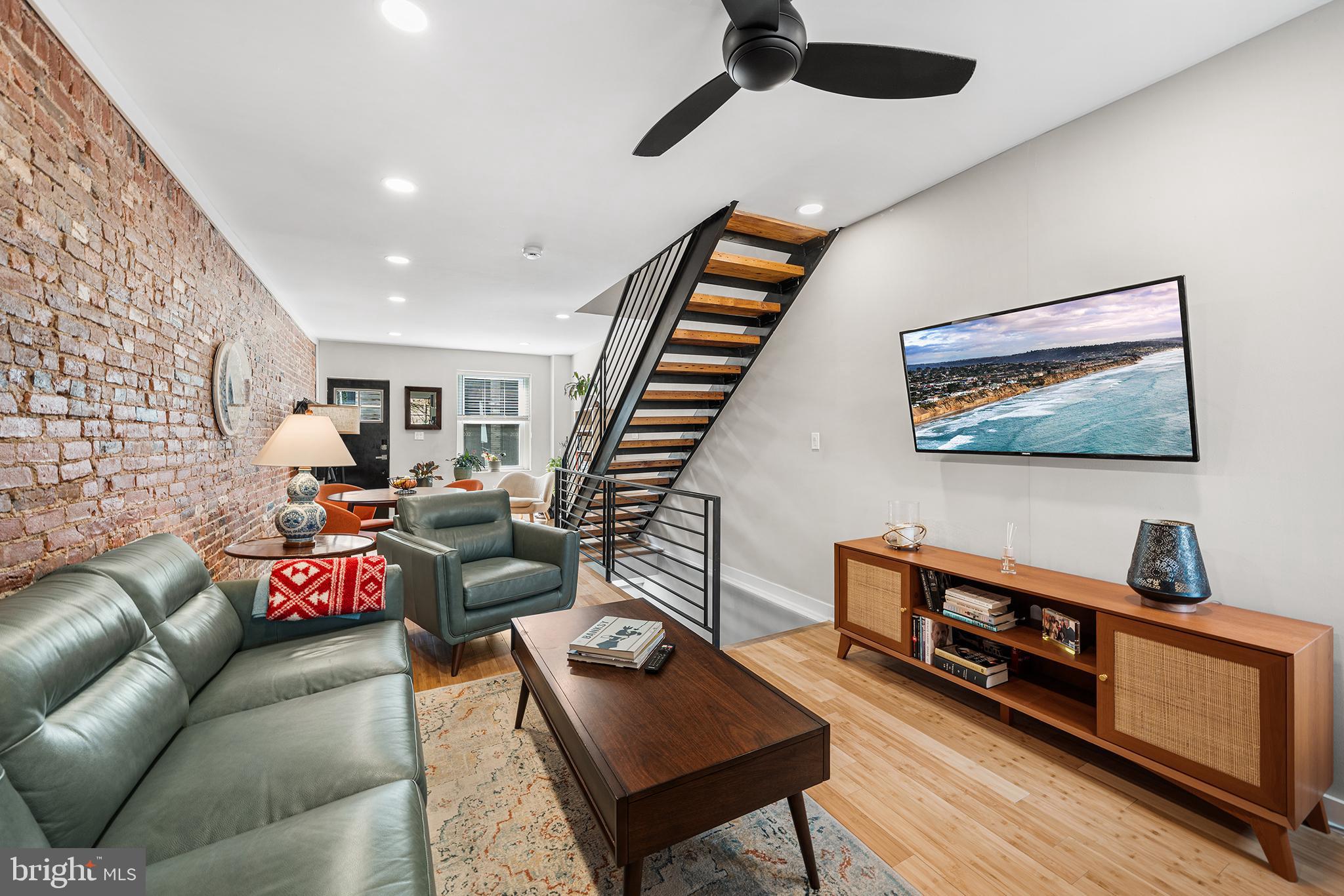 2037 E FLETCHER STREET