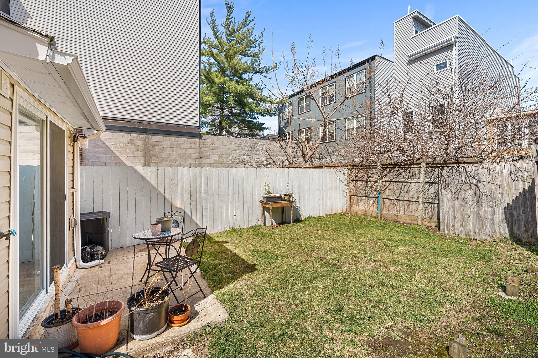 2037 E FLETCHER STREET