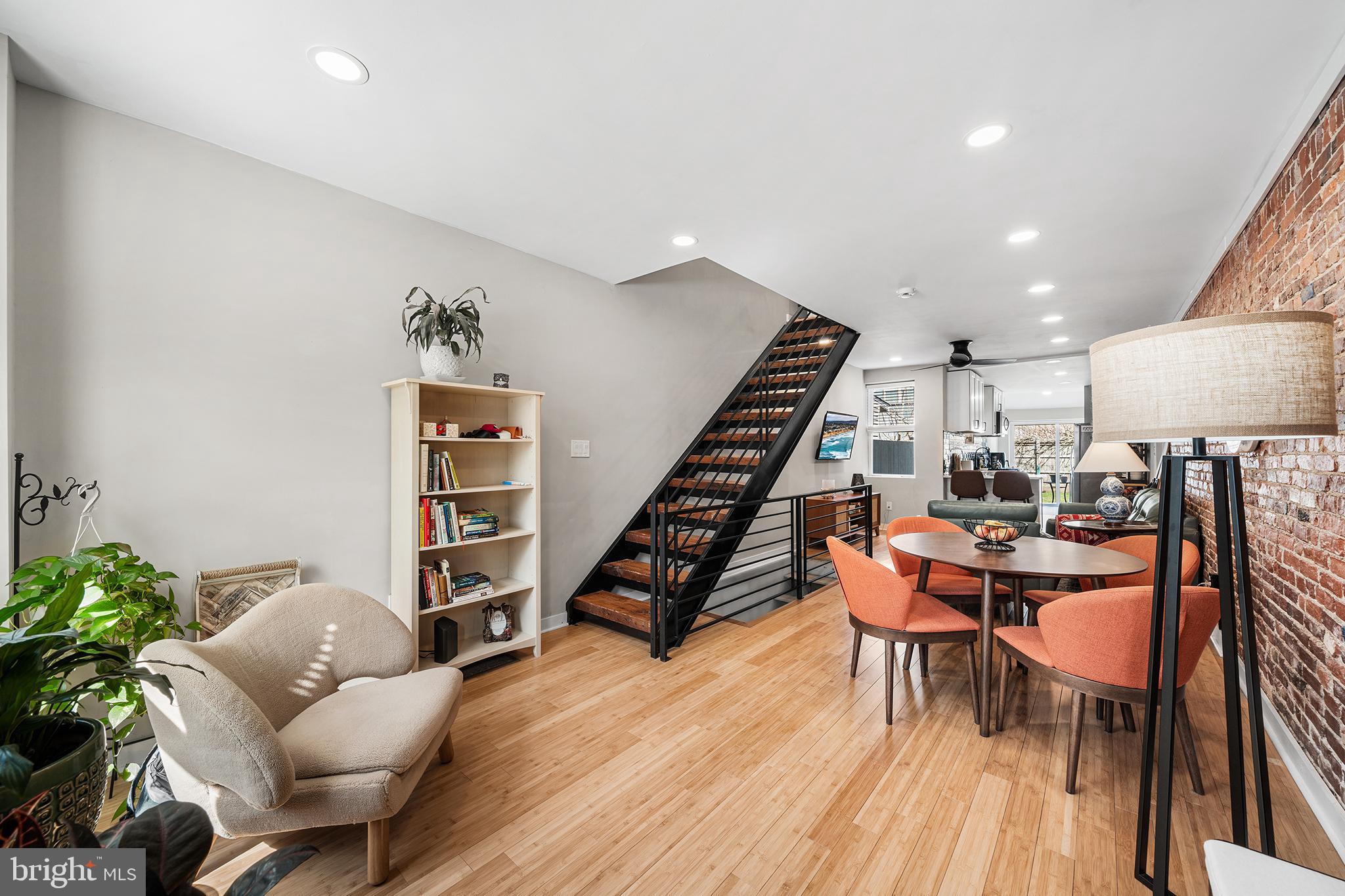 2037 E FLETCHER STREET