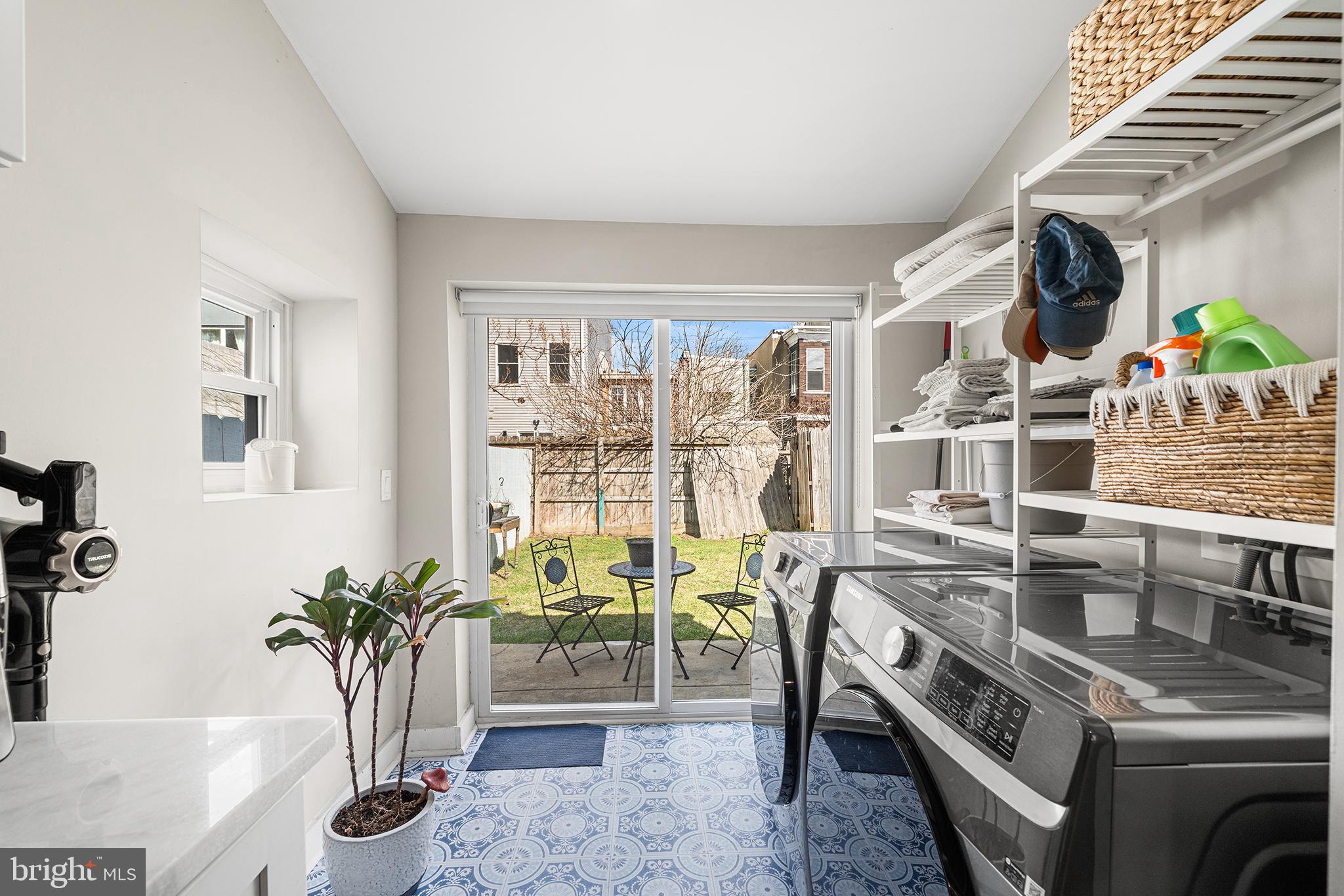 2037 E FLETCHER STREET