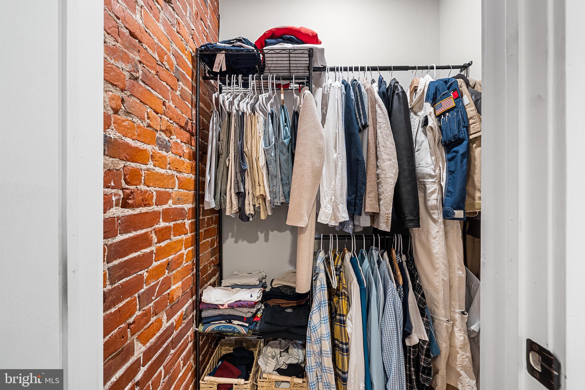 2037 E FLETCHER STREET