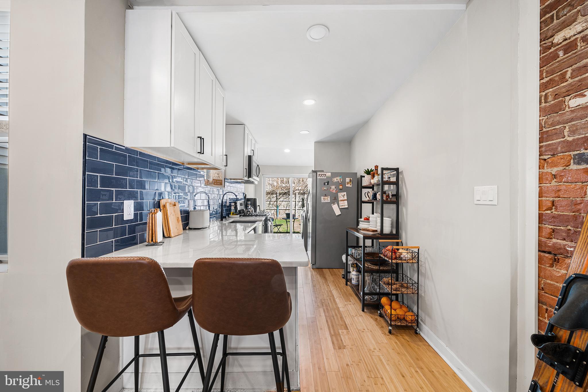 2037 E FLETCHER STREET