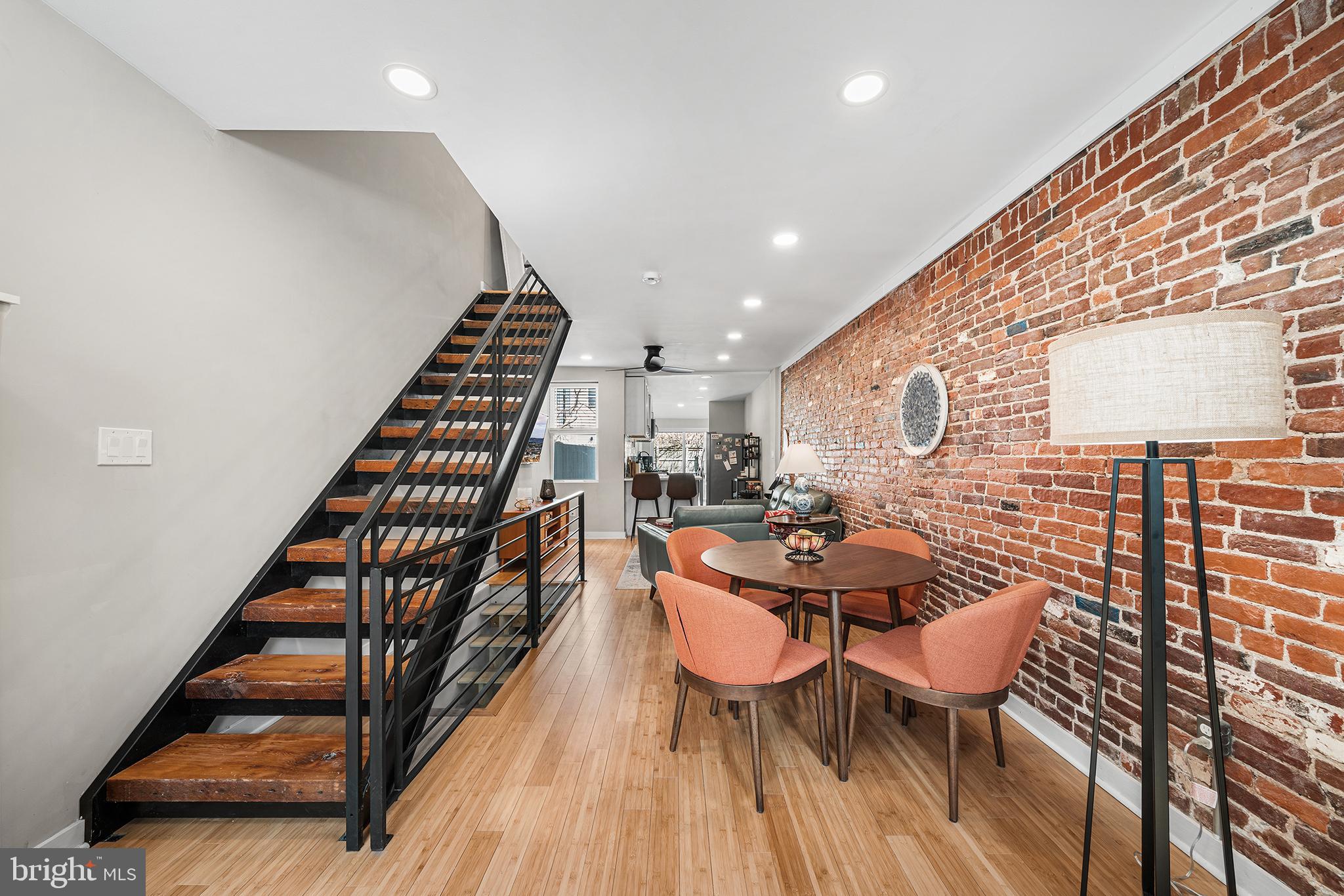 2037 E FLETCHER STREET