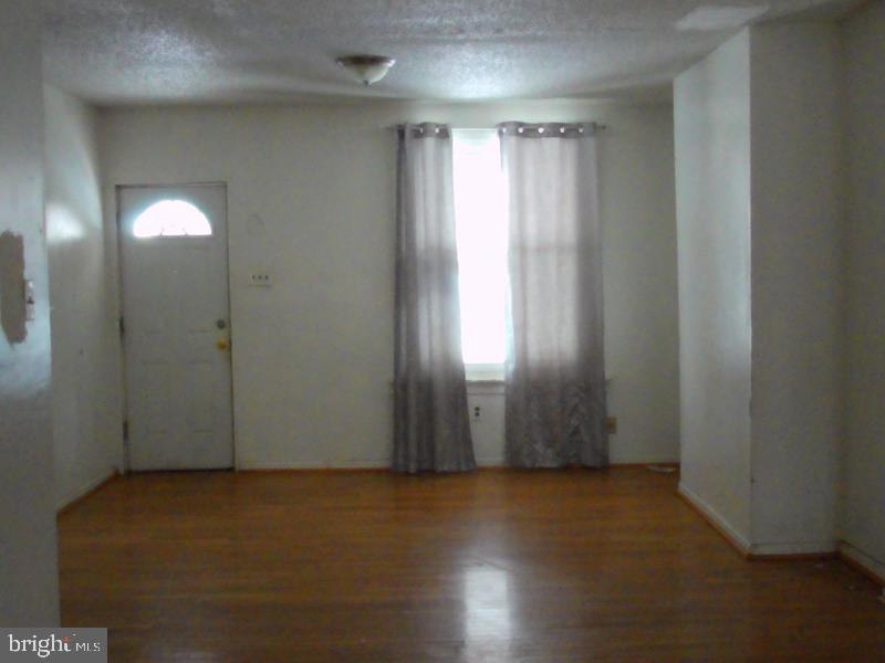 539 E WALNUT LANE