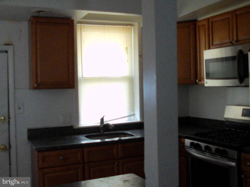 539 E WALNUT LANE