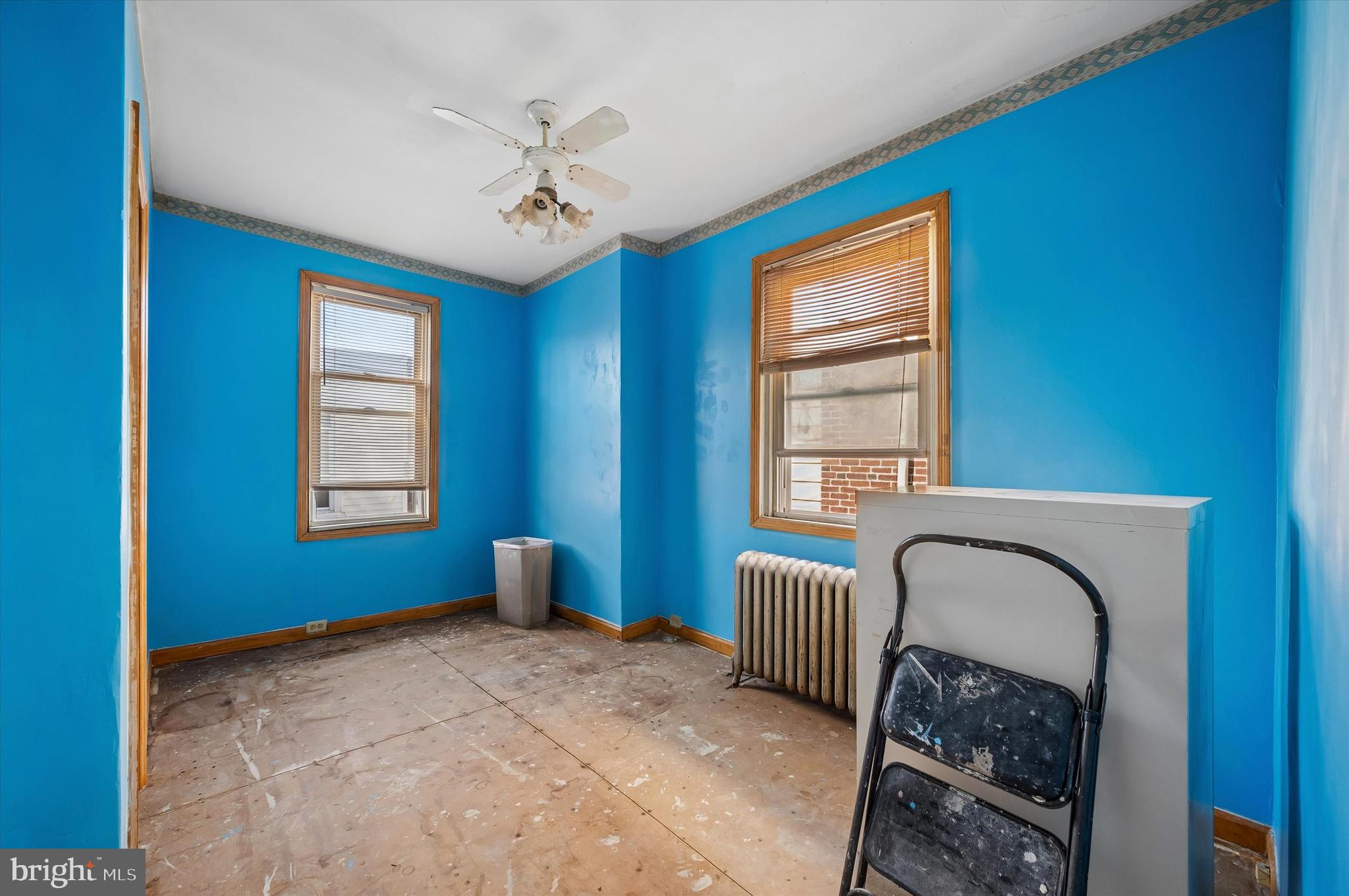 2242 E MONMOUTH STREET