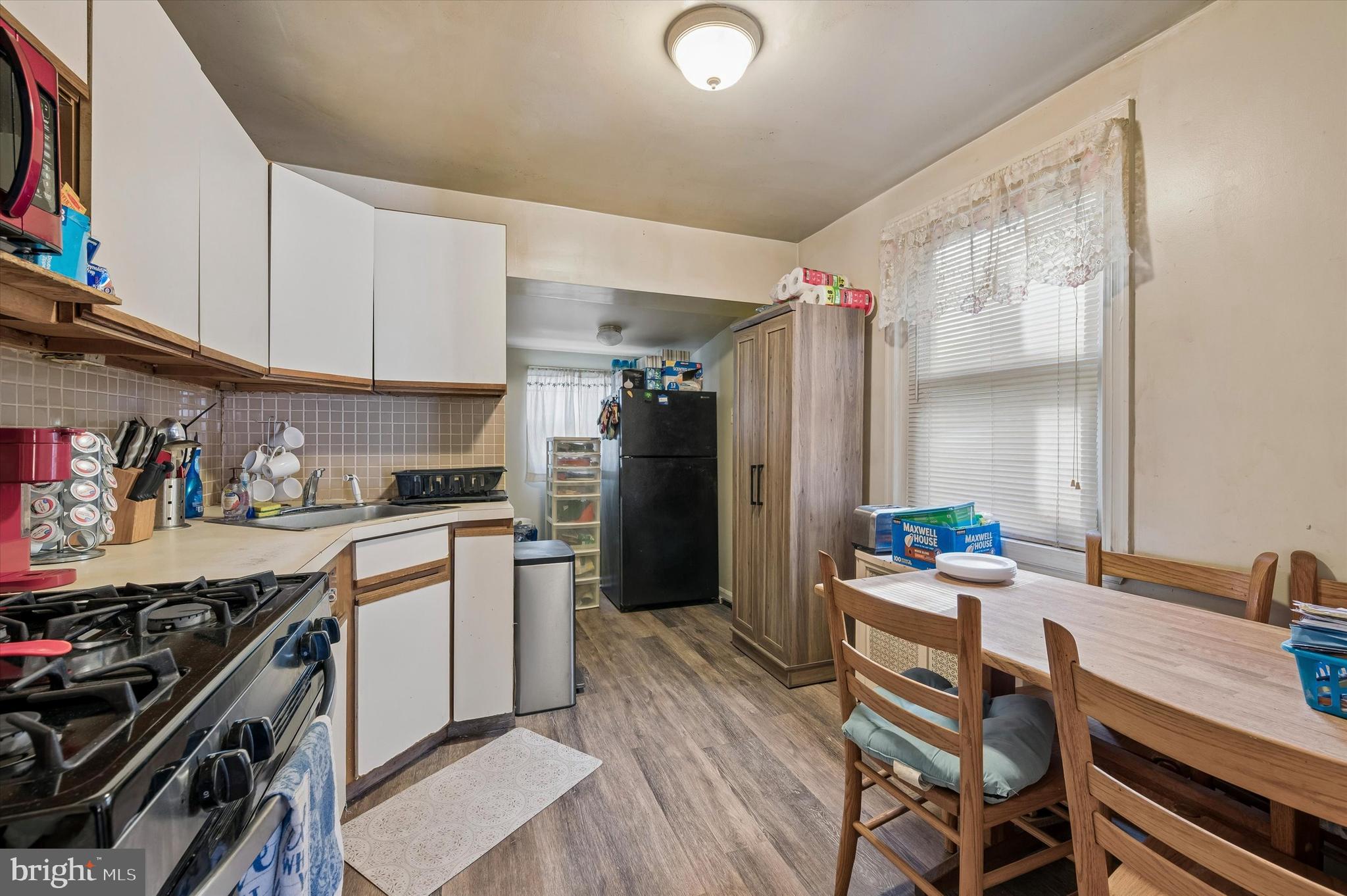 2242 E MONMOUTH STREET