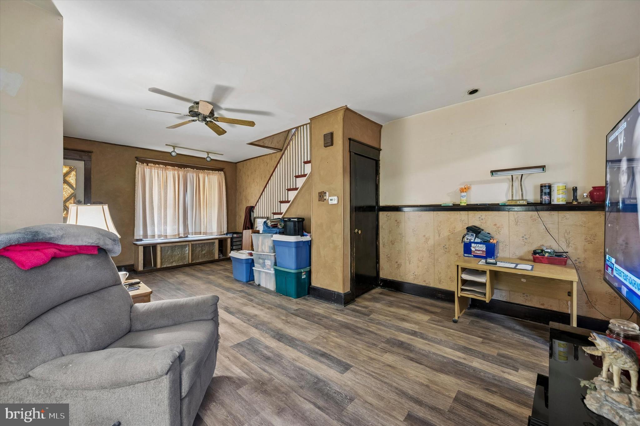 2242 E MONMOUTH STREET