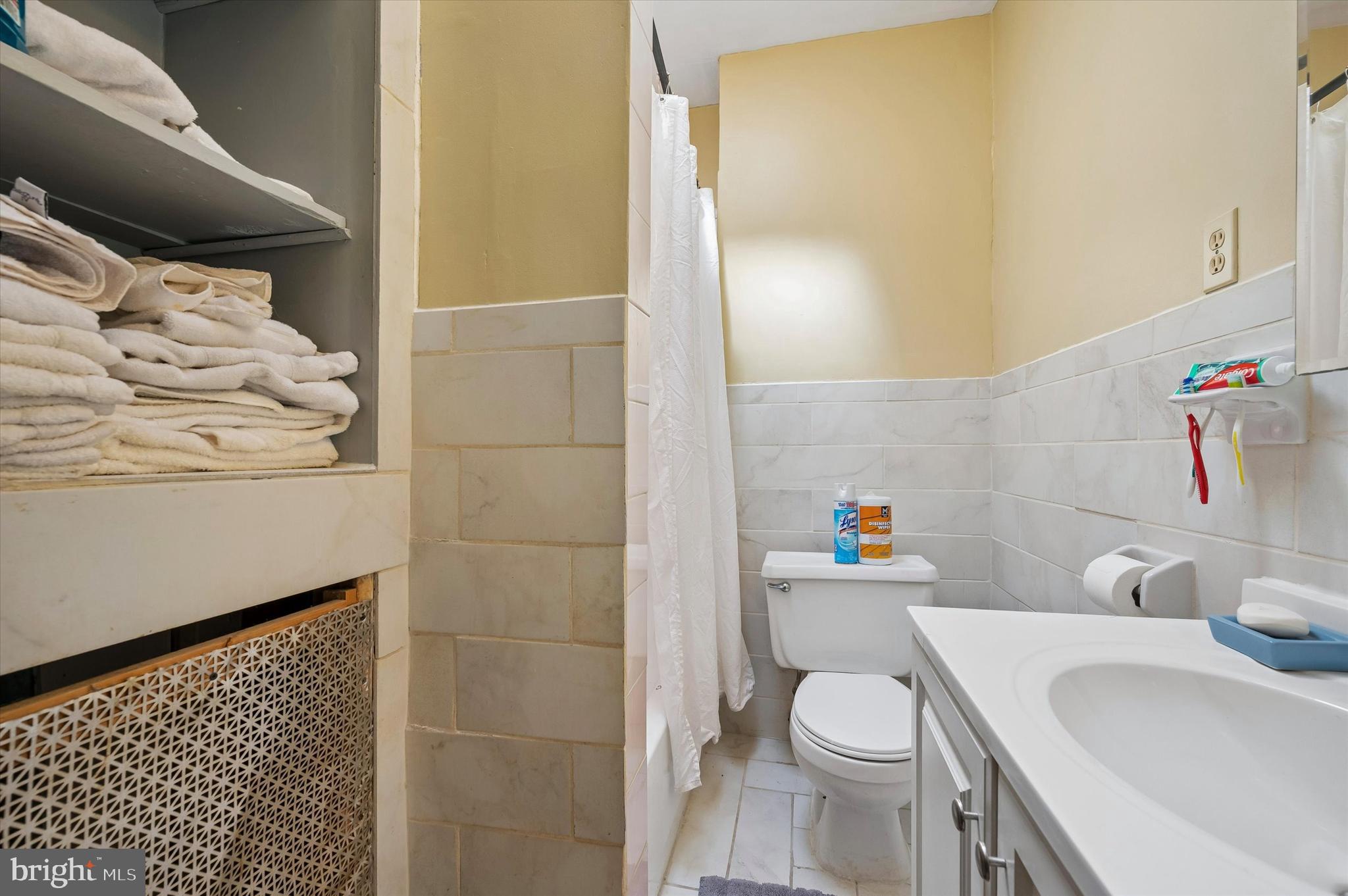 2242 E MONMOUTH STREET