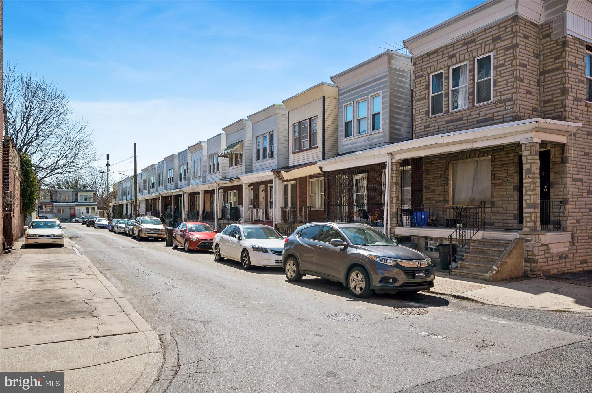 2242 E MONMOUTH STREET