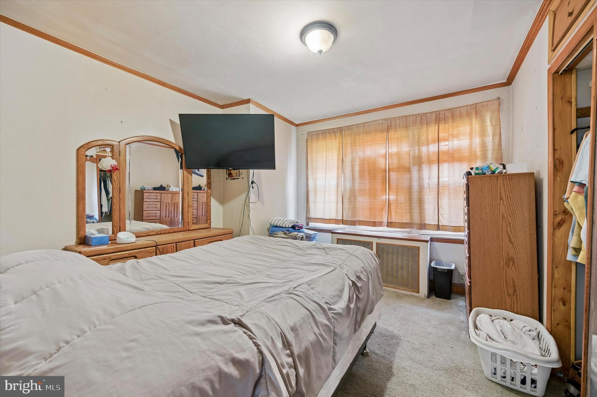 2242 E MONMOUTH STREET