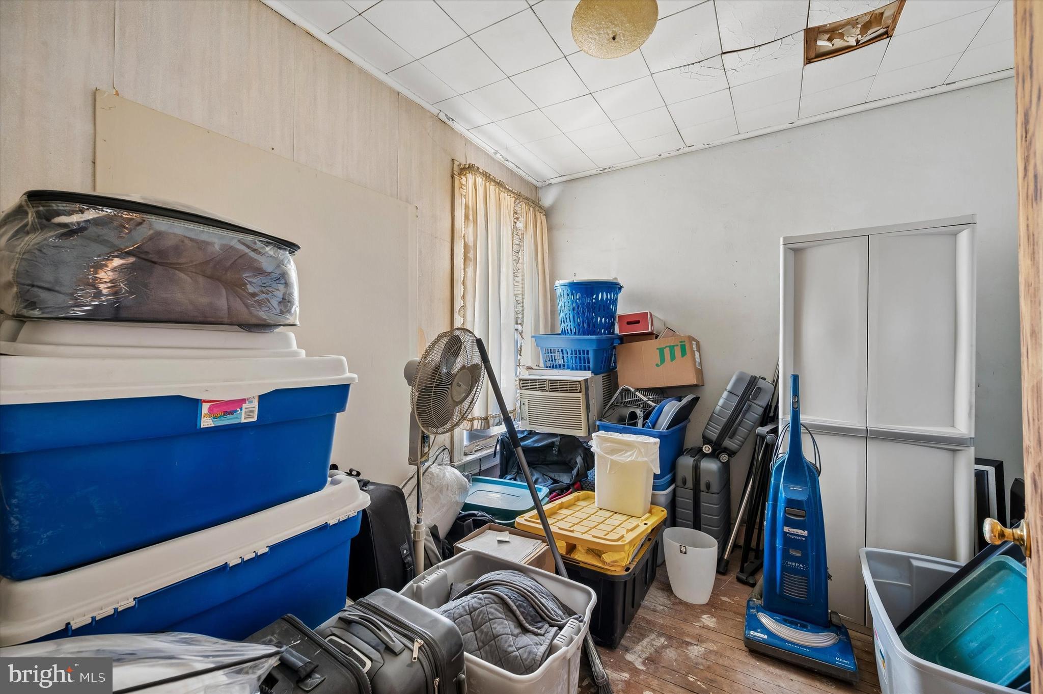 2242 E MONMOUTH STREET