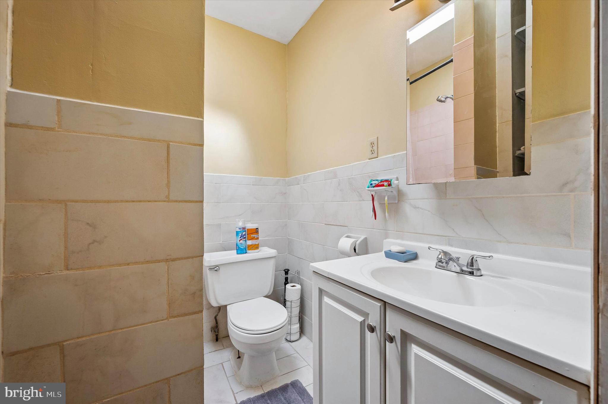 2242 E MONMOUTH STREET