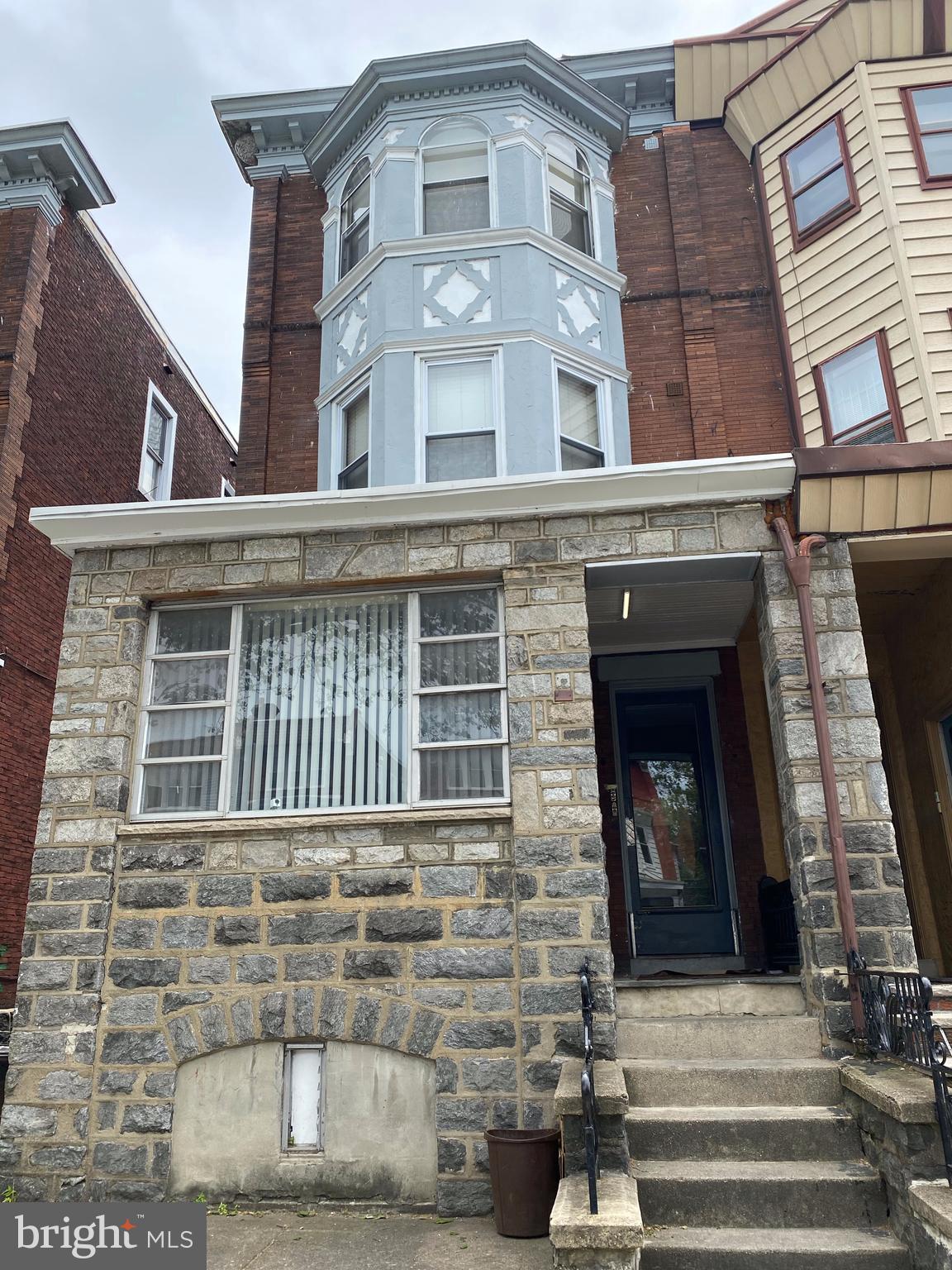 5040 WALNUT STREET 2R