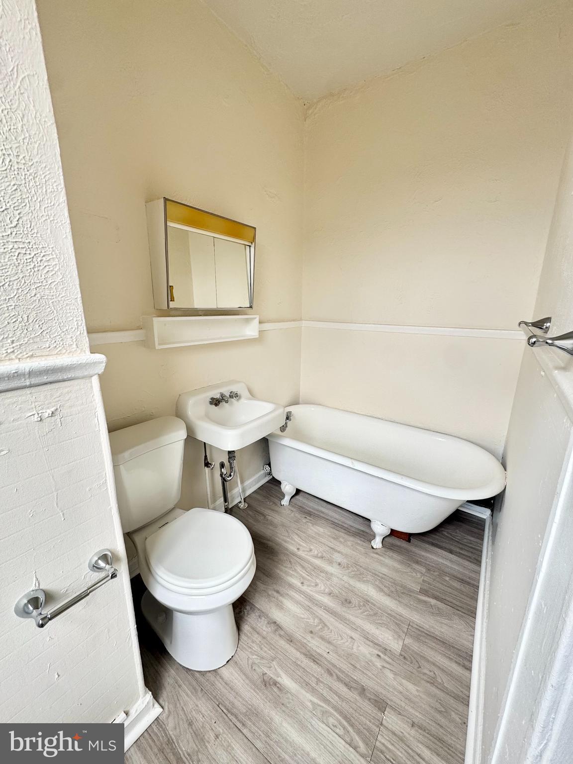 5040 WALNUT STREET 2R