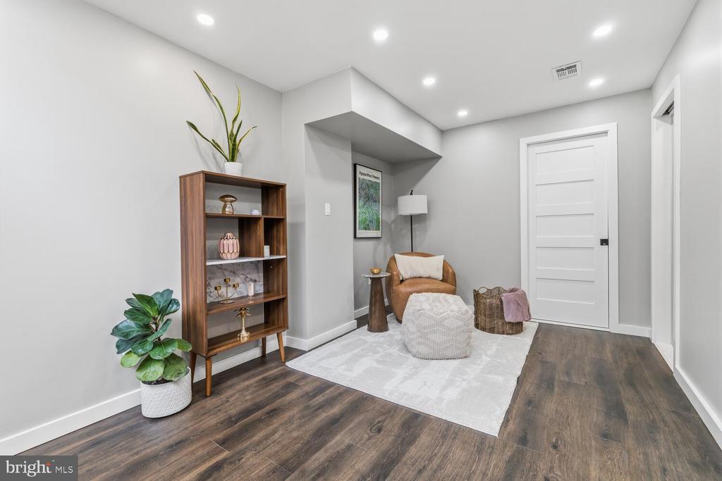 801 SOUTH STREET G