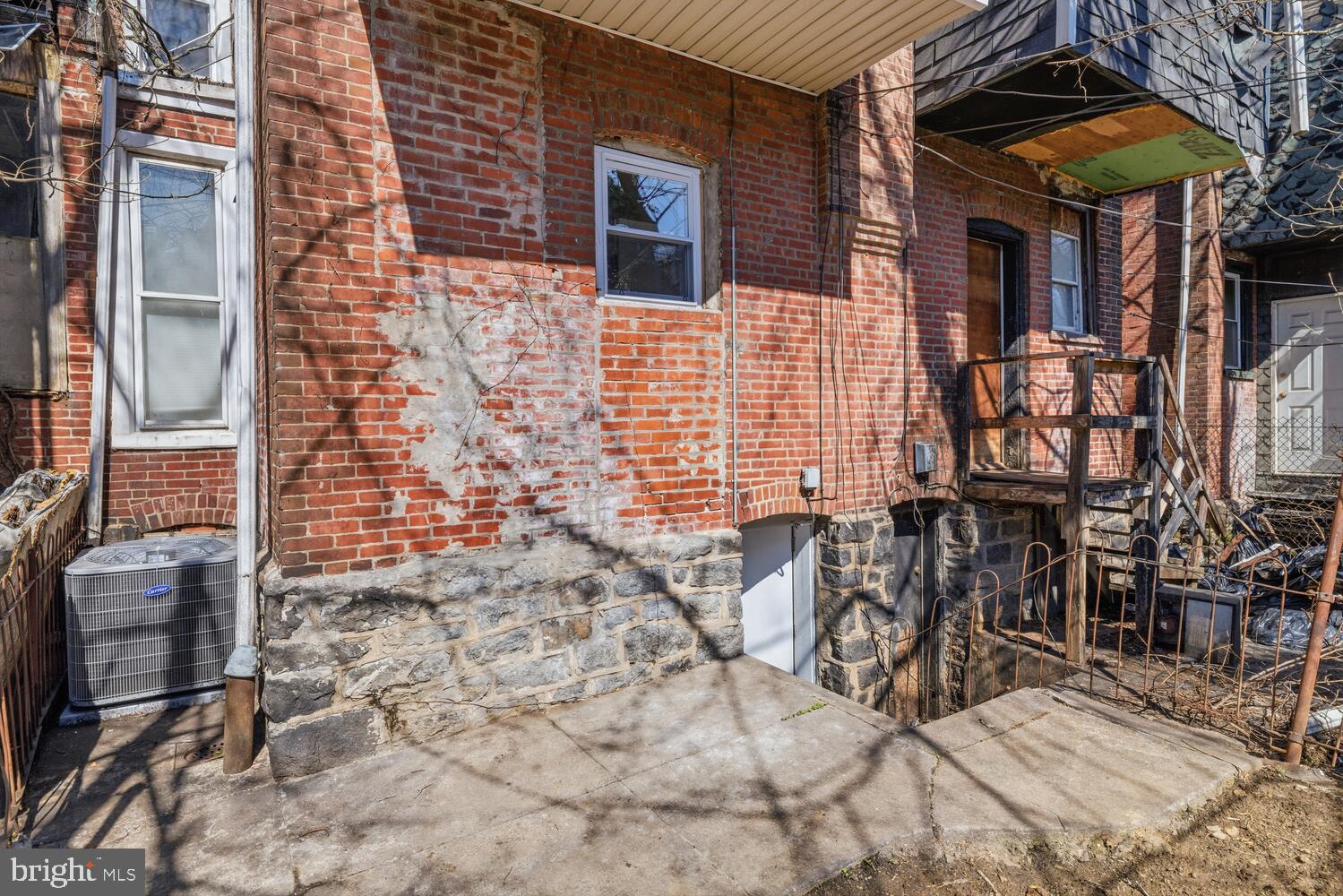 5722 HADFIELD STREET