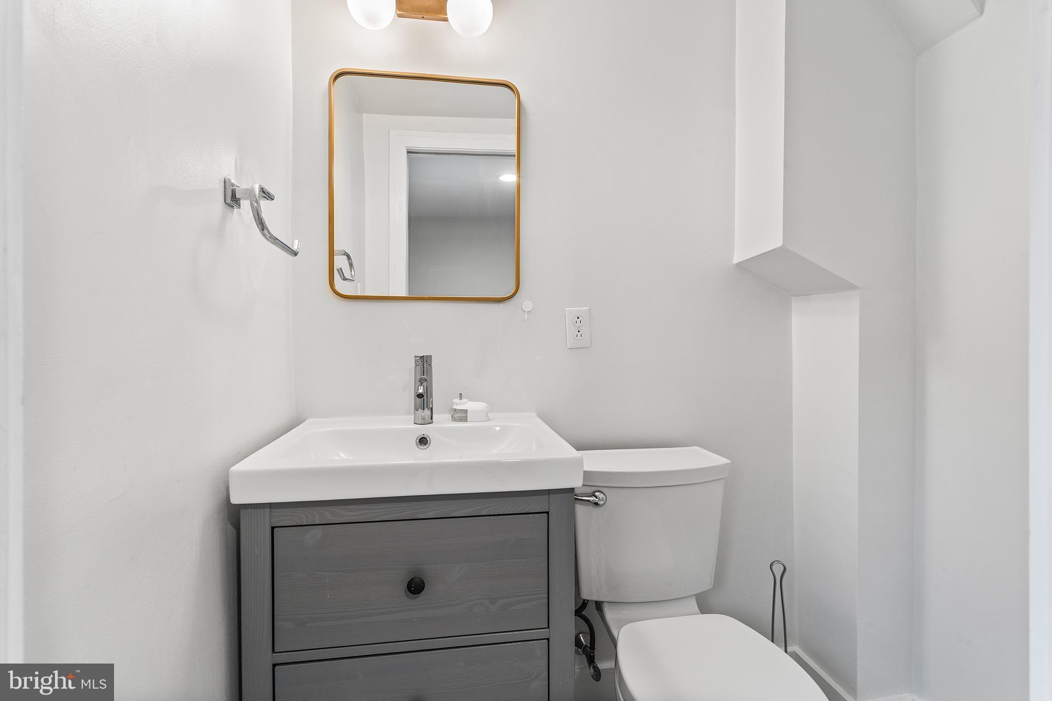 2340 W THOMPSON STREET