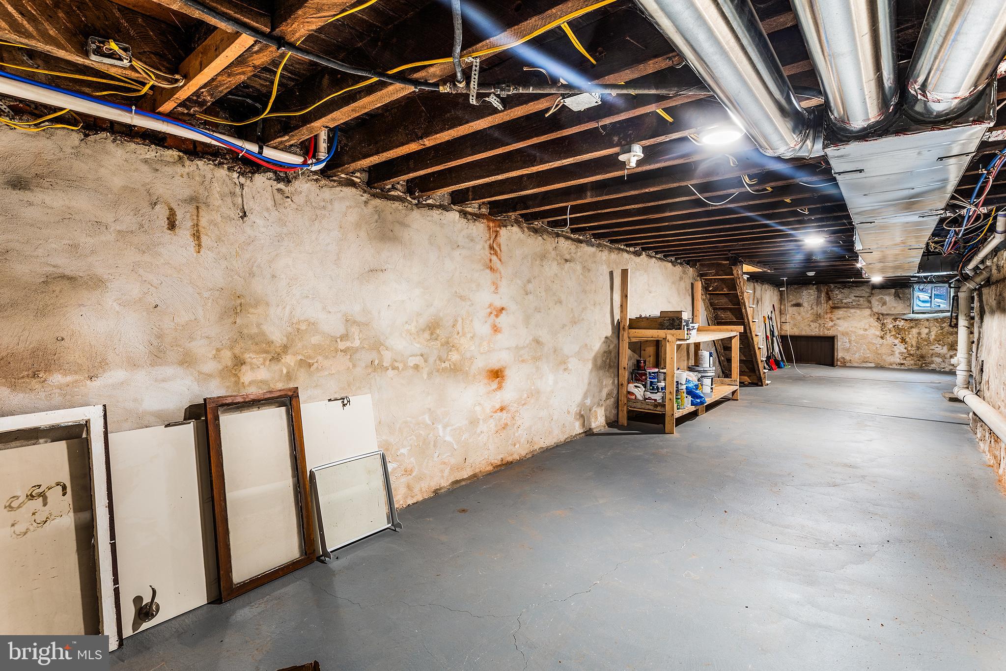 2340 W THOMPSON STREET