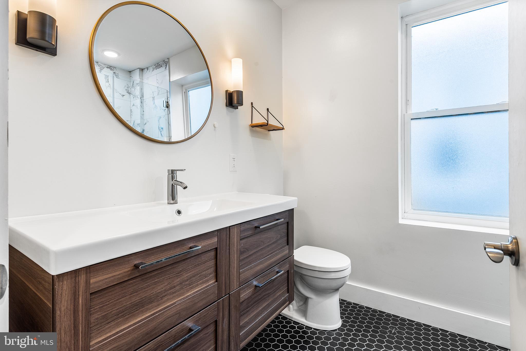 2340 W THOMPSON STREET