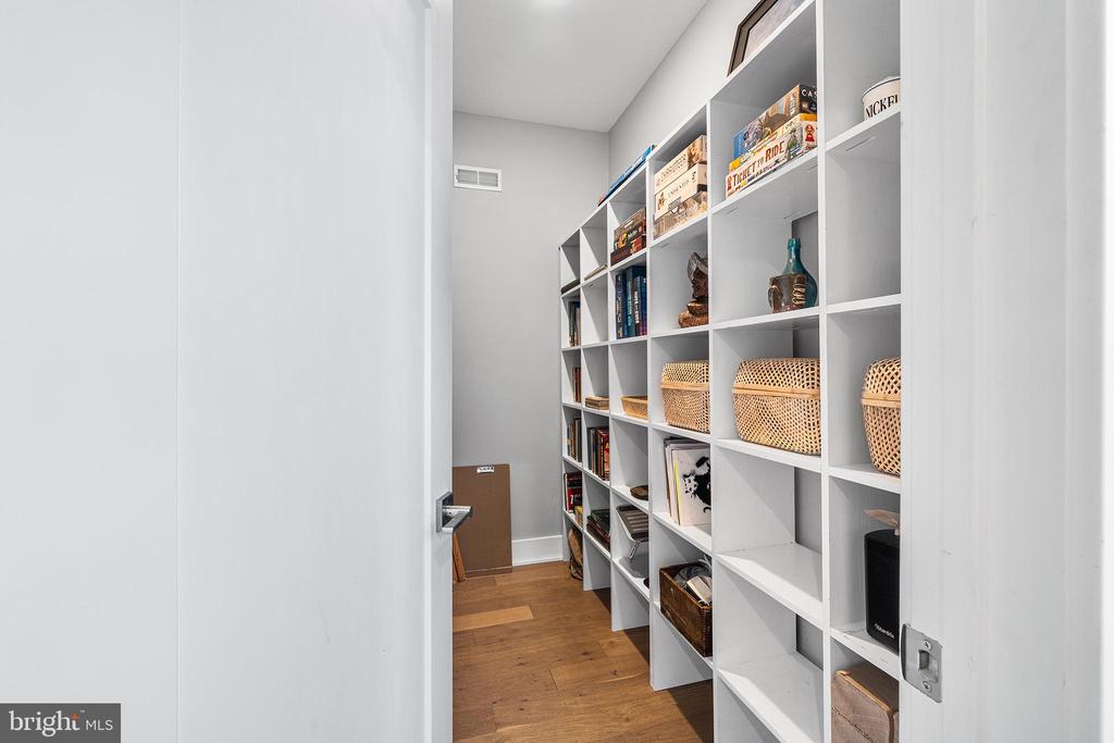 1117 EARL STREET