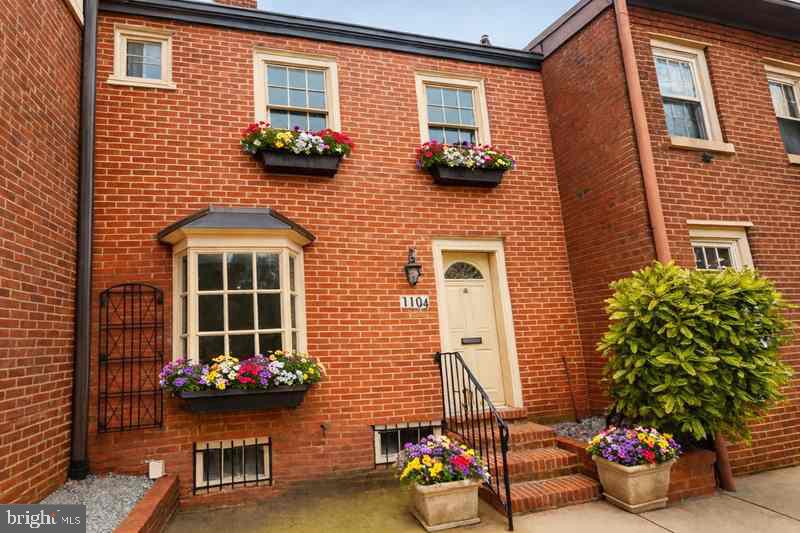 1104 LOMBARD STREET 43