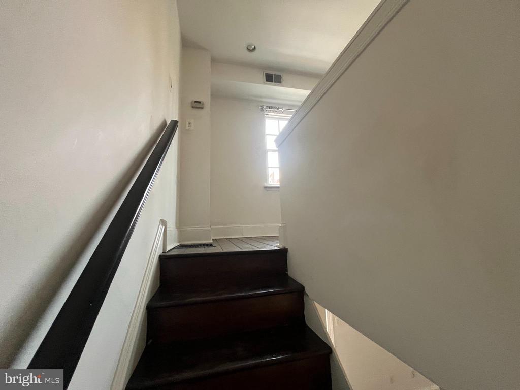 1104 LOMBARD STREET 43